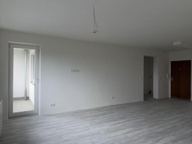 Erstbezug nach Sanierung, 2 Zimmer Wohnung im 3. OG zu vermieten !