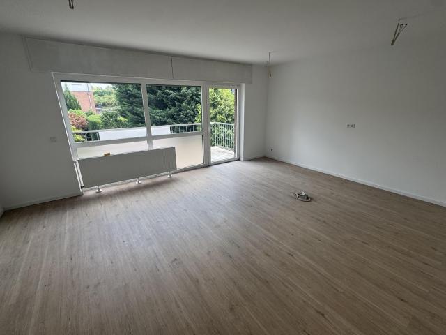 Erstbezug nach Sanierung: 2 Zimmer Wohnung mit großem Balkon & Gartenblick in Duisburg Rahm!