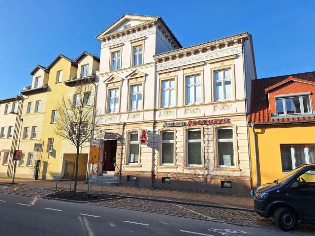 Erstbezug nach Sanierung: 2 Zimmer Wohnung mit Stuck am Zentrumsrand