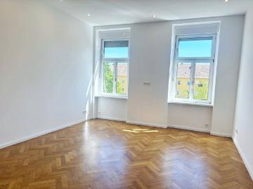 Erstbezug nach Sanierung: 4 Zimmer Altbauwohnung mit neuer Küche und hochwertiger Bad Ausstattung