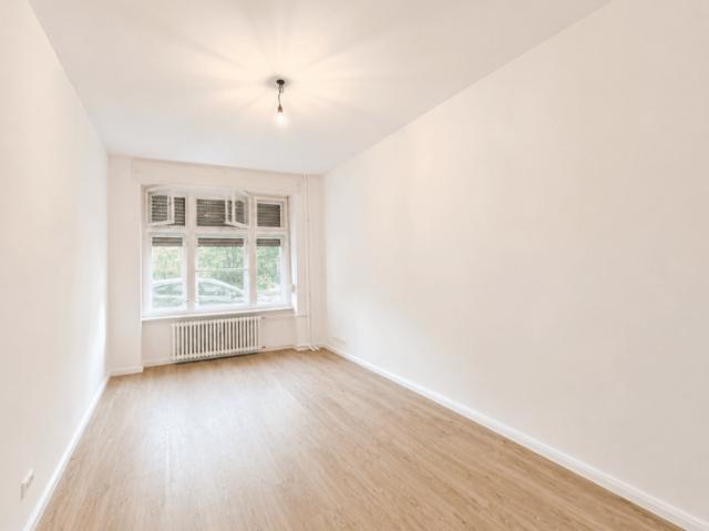 Erstbezug nach Sanierung: 4 Zimmer Erdgeschoss Wohnung in Berlin Neukölln