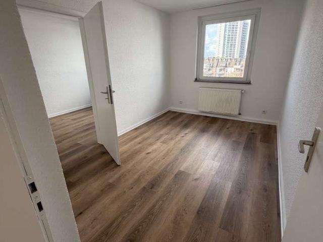Erstbezug nach Sanierung 4 Zimmer Wohnung direkt am Europaplatz