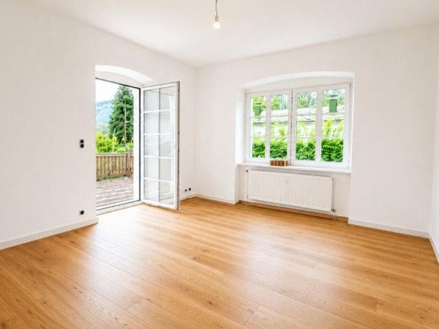 Erstbezug nach Sanierung 60 m² Wohnfläche 67 m² Terrasse Seeblick und Bademöglichkeit Zweitwohnsitz erlaubt!