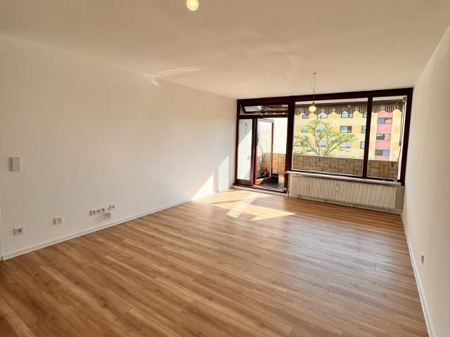Erstbezug nach Sanierung | 94 m² | 3 Zimmer | Balkon | TG Stellplatz | Aufzug