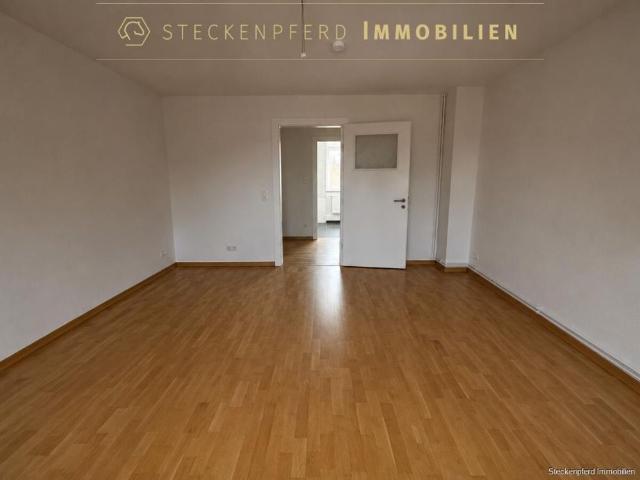 Erstbezug nach Sanierung ! Charmante 3 Zimmer DG Wohnung in der Südstadt