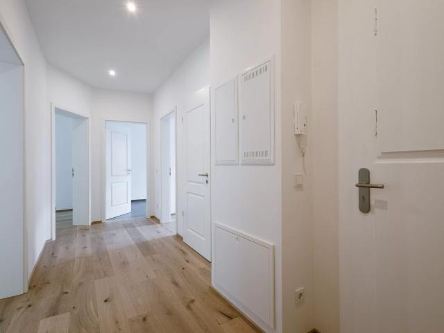 Erstbezug nach Sanierung – Attraktive Altbauwohnung mit Fußbodenheizung und Stellplatz– WE05