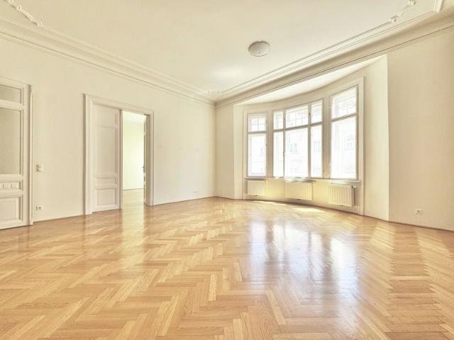 ERSTBEZUG NACH SANIERUNG | BALKONTRAUM | EXKLUSIVE ALTBAUWOHNUNG | HELLE 5 ZIMMER | TOPLAGE