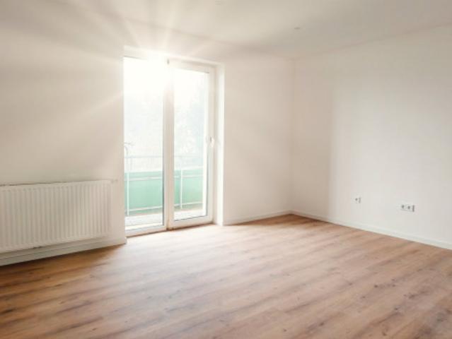 Erstbezug nach Sanierung: Genial geschnittene 3 Zimmer Wohnung mit Süd Loggia, Parkplatz und komplett erneuerter Technik nahe Grieskirchen