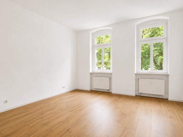 Erstbezug nach Sanierung – Großzügige 3 Zimmer Wohnung mit 12m² Balkon in zentraler Lage