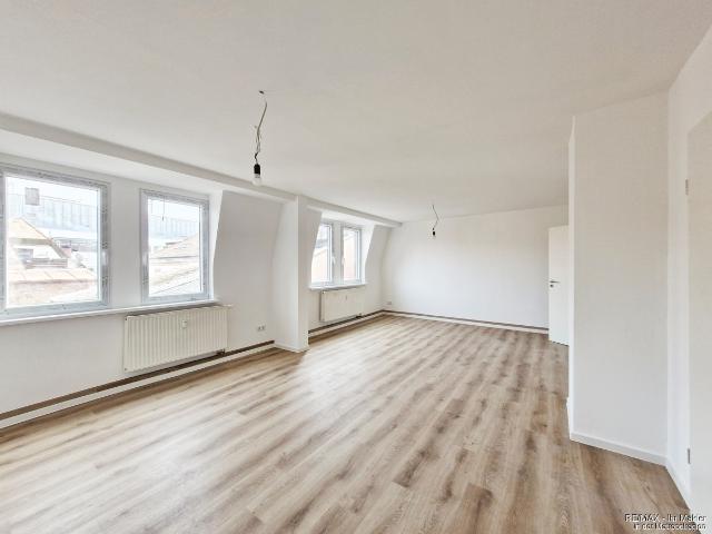 Erstbezug nach Sanierung Große 1 Zimmer Wohnung zentral gelegen