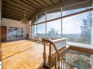 Erstbezug nach Sanierung: Großes Einfamilienhaus in einzigartiger Lage mit Weitblick und vielen Zimmern, Blick ins Grüne und in absoluter Ruhelage