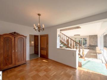 Erstbezug nach Sanierung: Großes Einfamilienhaus in einzigartiger Lage mit Weitblick und vielen Zimmern, Blick ins Grüne und in absoluter Ruhelage
