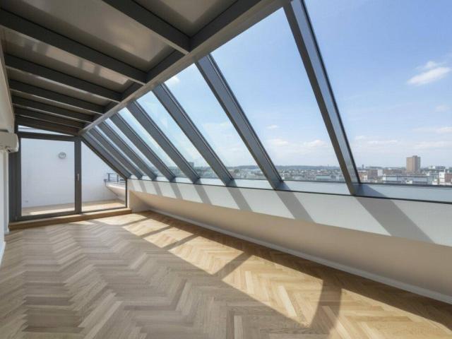 Erstbezug nach Sanierung Dachgeschossmaisonette mit West Seitig Terrasse Klimaanlage vorhanden