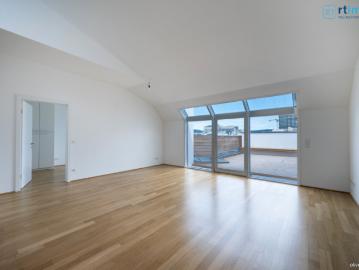 Erstbezug nach Sanierung: Exklusive 4 Zimmer Dachgeschoss Wohnung mit Terrasse, klimatisiert