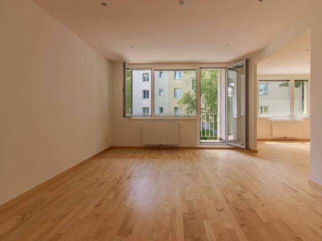 Erstbezug nach Sanierung: Fernblick mit Loggia & Garage
