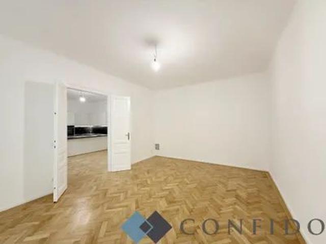 Erstbezug nach Sanierung Komplett hofseitig ausgerichtete Altbauwohnung mit Loggia in der Kaiserstraße UNBEFRISTET