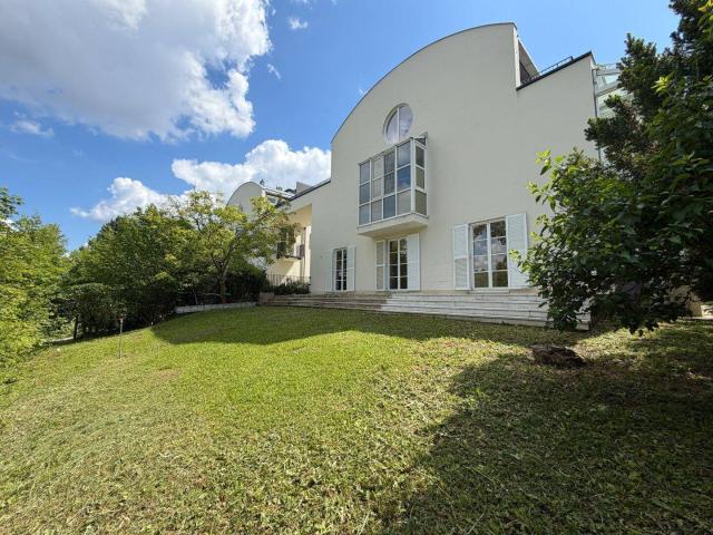ERSTBEZUG NACH SANIERUNG: klimatisierte 3 Zimmer Gartenwohnung mit 2 weiteren Räumen im Untergeschoss, privatem Garten & inkl. Garagenplatz in Ruhelage