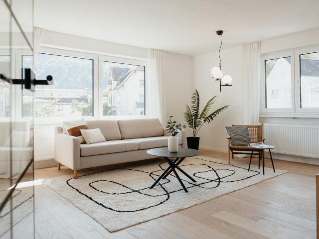 Erstbezug nach Sanierung | Helle 3,5 Zimmer Wohnung mit Südbalkon provisionsfrei & einzugsbereit