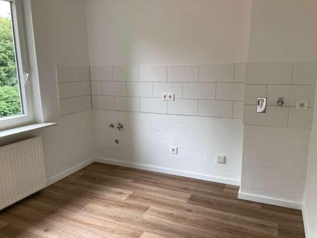 Erstbezug nach Sanierung helle 3 Zimmer Wohnung im 1. OG