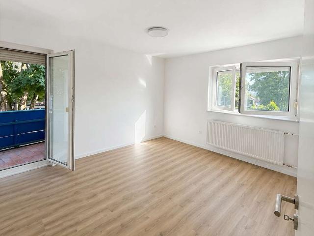 Erstbezug nach Sanierung: Helle 3 Zimmer Wohnung mit drei Balkonen in Weilimdorf