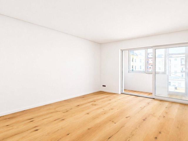 Erstbezug nach Sanierung: Helle 3 Zimmer Wohnung mit Loggia, Balkon und direktem Liftzugang!