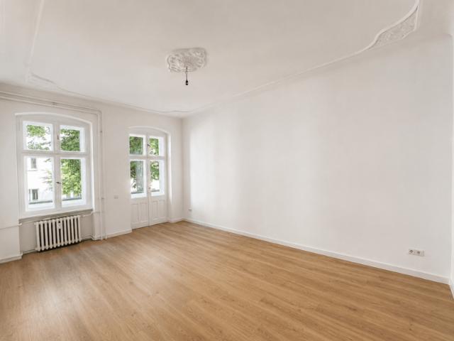 Erstbezug nach Sanierung: Helle 1 Zimmer Wohnung mit Balkon in Berlin Neukölln