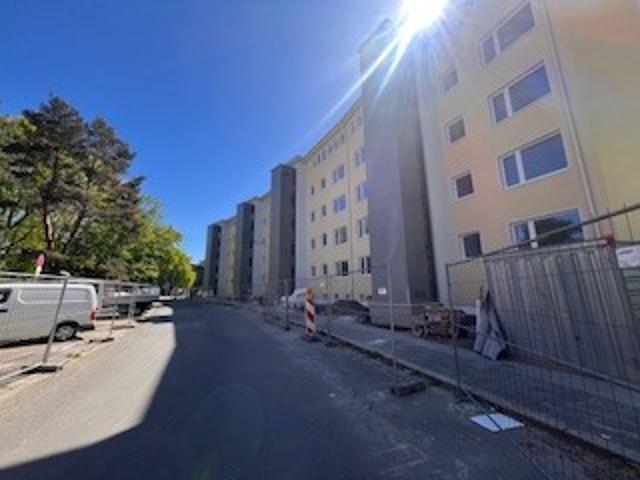 ERSTBEZUG nach Sanierung! Helle 2 Zimmer Wohnung mit Balkon