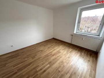 Erstbezug nach Sanierung: helle 4 Zimmer Wohnung im obersten Stockwerk mit moderner Atmosphäre, kurzen Wegen und hervorragender Infrastruktur in Steyr Münichholz!