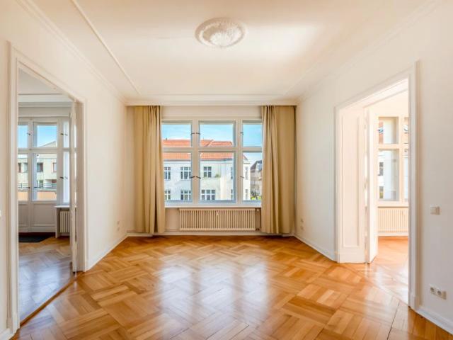 Erstbezug nach Sanierung: Herrschaftlicher Stuckaltbau in der Schlüterstraße