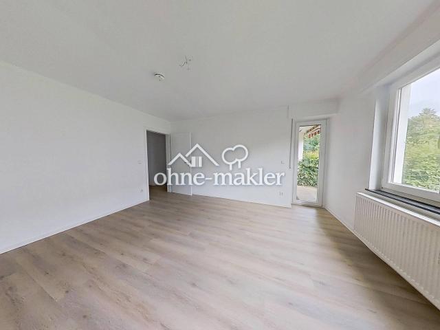 ERSTBEZUG NACH SANIERUNG: Lichtdurchflutete 3 Zimmer Wohnung mit Terrasse