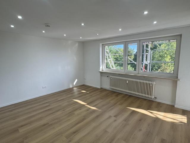 Erstbezug nach Sanierung: Moderne 2 Zimmer Wohnung mit neuer Einbauküche inkl. Elektrogeräte