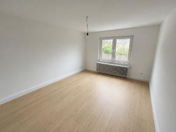 Erstbezug nach Sanierung | Moderne 2 Zimmer Wohnung | oberste Etage