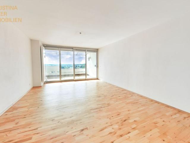 Erstbezug nach Sanierung: Moderne 2 Zimmer Maisonette mit Weitblick & Loggia in Nieder Roden