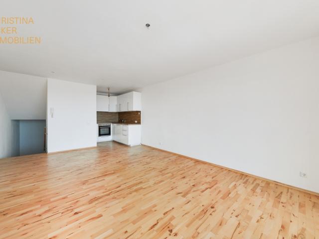 Erstbezug nach Sanierung: Moderne 2 Zimmer Maisonette mit Weitblick & Loggia in Nieder Roden