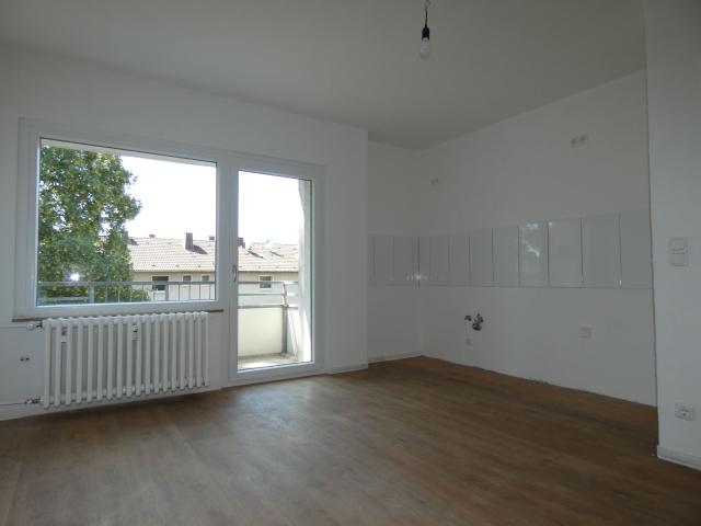Erstbezug nach Sanierung – Moderne Single Wohnung mit Balkon!