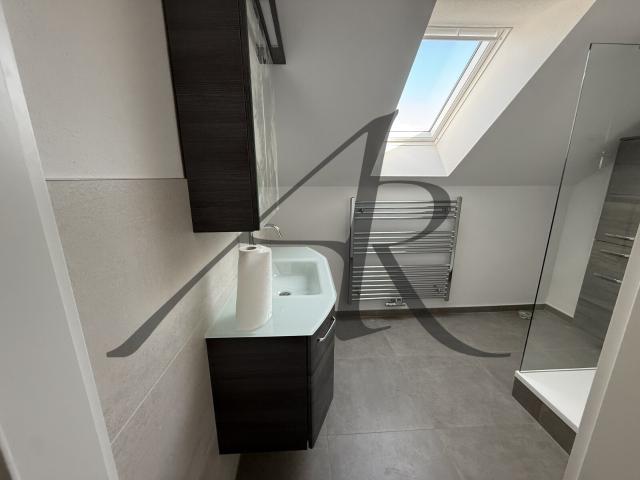 Erstbezug nach Sanierung moderner Grundriss, schickes Bad, WC extra, AR