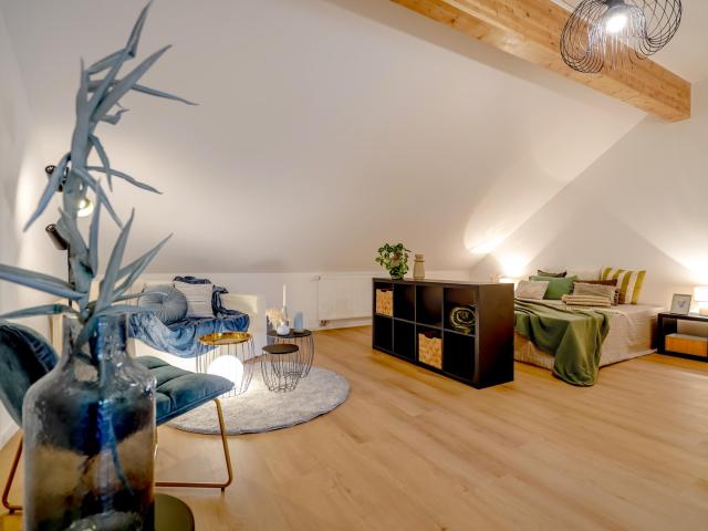 Erstbezug nach Sanierung: Modernes Reihenhaus mit Garten, Erker & Studio in Langen