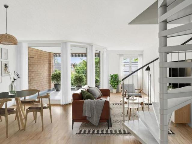 Erstbezug nach Sanierung Maisonettewohnung mit Gartensitzplatz