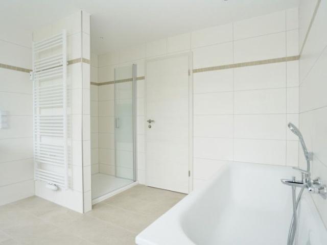 Erstbezug nach Sanierung mit Wanne und Dusche
