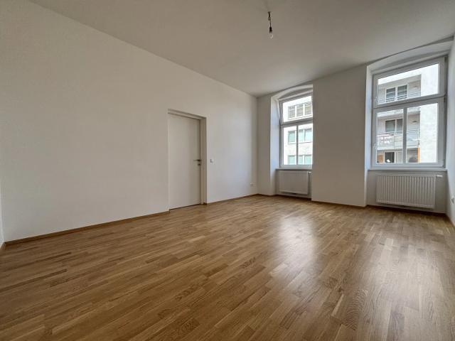 ERSTBEZUG nach Sanierung + nächst SCHÖNBRUNN + Altbau + UNBEFRISTET!