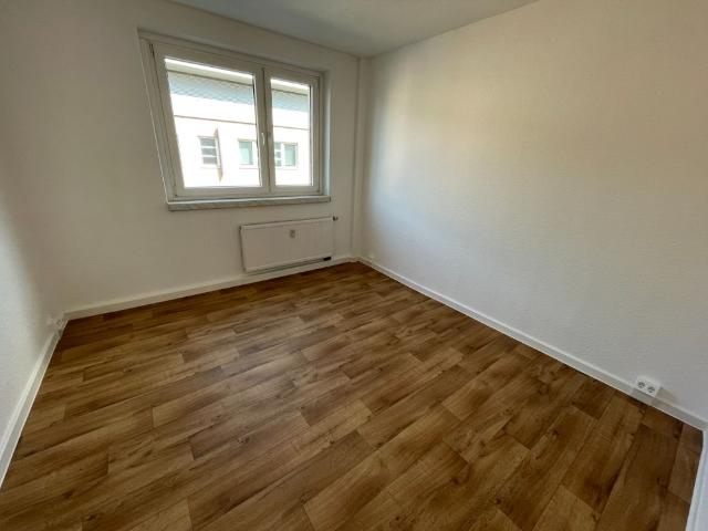 Erstbezug nach Sanierung: Neues Zuhause mit Personenaufzug und Dusche im Herzen der Stadt