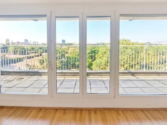 Erstbezug nach Sanierung: Schöne 4 Zimmer Maisonette Wohnung mit Balkon und Terrasse!