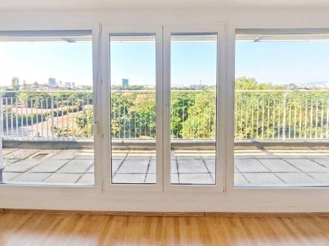 Erstbezug nach Sanierung: Schöne 4 Zimmer Maisonette Wohnung mit Balkon und Terrasse!