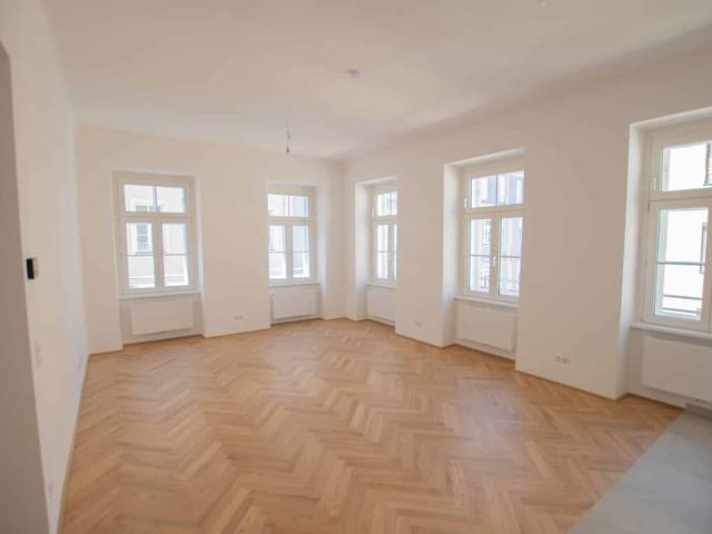 Erstbezug nach Sanierung: Schöner 3,5 Zimmer Altbau im 6. Bezirk