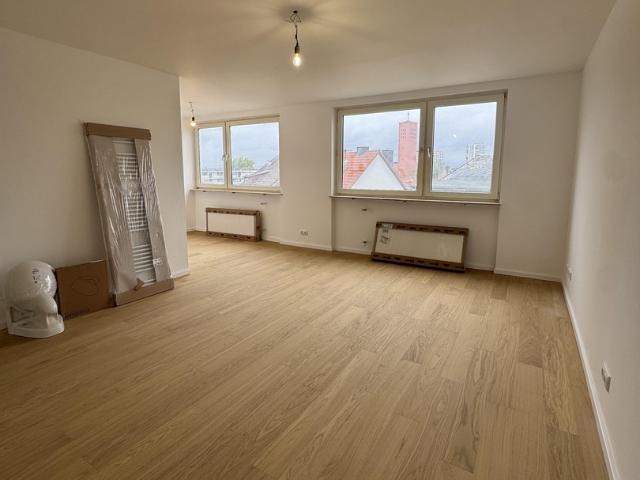 Erstbezug nach Sanierung. Sehr Helle 2 Zimmer Wohnung mit Einbauküche