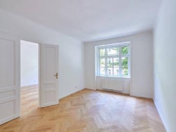 ERSTBEZUG NACH SANIERUNG: stilvolle Altbau Eigentumswohnung Nahe Max Winter Park & Venediger Au Balkonanbau möglich!