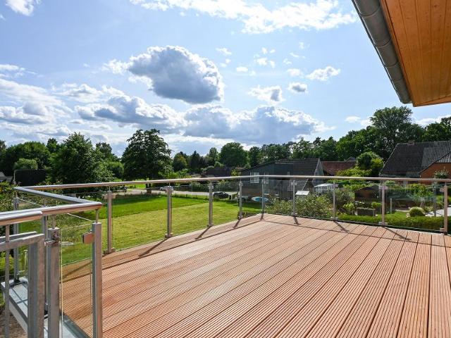 Erstbezug nach Sanierung! Stilvolle, repräsentative Dreizimmerwohnung mit Sonnenterrasse!