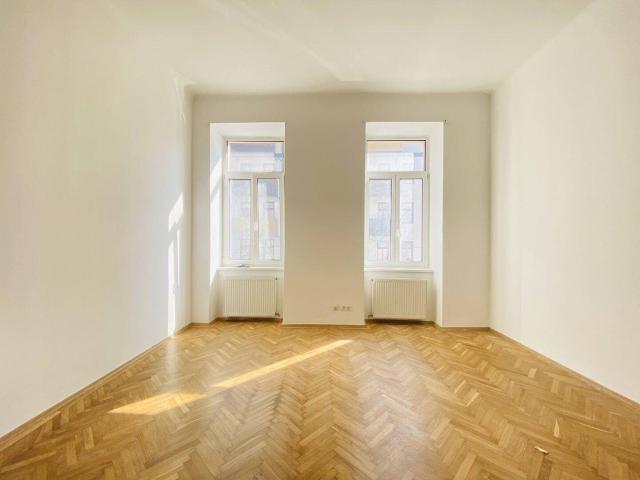 Erstbezug nach Sanierung – Stilvolle 1 Zimmer Altbauwohnung nahe U6 Jägerstraße