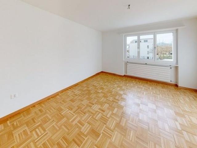 Erstbezug nach Sanierung: Stilvolle 3.5 Zimmer Wohnung