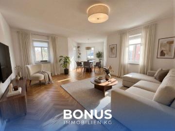 Erstbezug nach Sanierung: Stilvolle 4 Zimmer Altbauwohnung mit Erker, Stellplatz sowie Solar+ BHKW